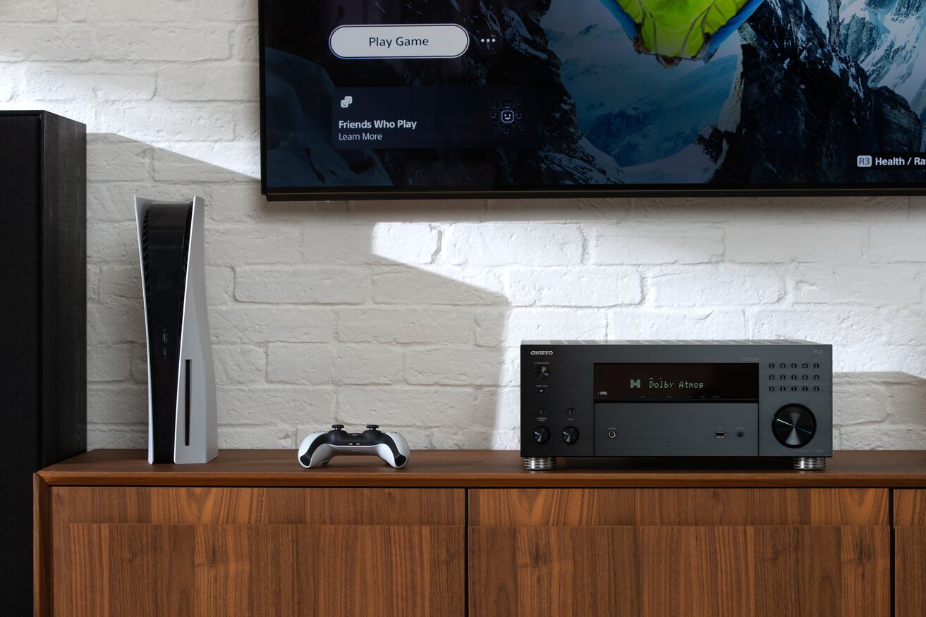 Onkyo TX‑RZ30 – 9.2‑kanałowy amplituner 8K z szerokim pasmem audio Onkyo TX‑RZ30 to zaawansowany amplituner 9.2 z ultraszerokim pasmem (5 Hz–100 kHz), Dirac Live, certyfikatami THX i IMAX Enhanced oraz streamingiem przez Sonos, AirPlay 2 i więcej. Wsparcie HDMI 2.1 (8K/4K, eARC) – perfekcyjny do domina dźwięku i obrazu w Twoim domu.